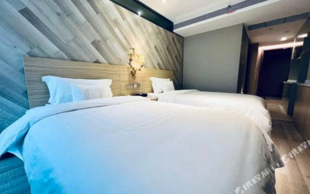 Rezen Select Hotel (Chongqing Jiefangbei)