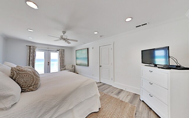 New Listing! The Beach House - Gulf-front Haven 4 Bedroom Home