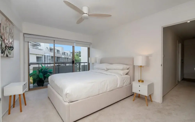 Spacious 2-bed Apartment Near Dining & Attractions