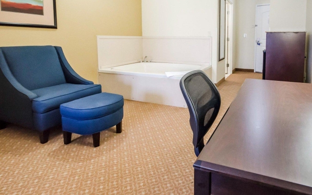 Comfort Suites
