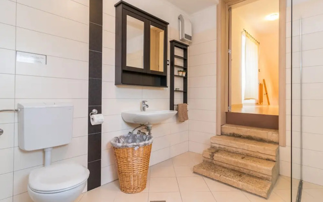 Apartment With Private Pool in Pula