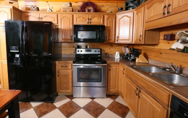 Family Valley Lodge - Six Bedroom Cabin