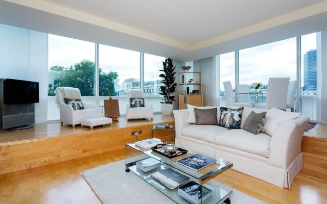 Views of Vauxhall Bridge