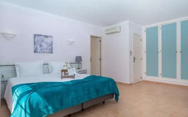 Colina Villas with Private Pool