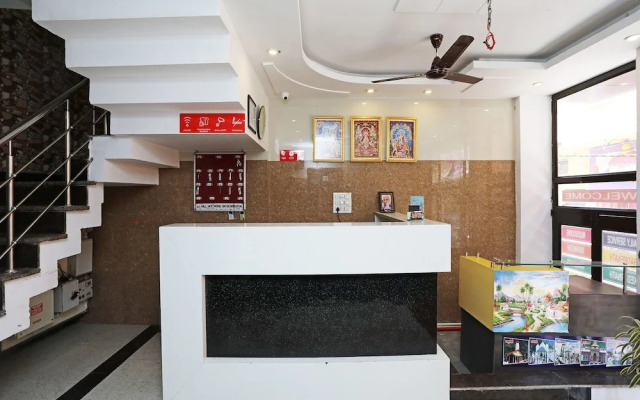 OYO 16815 Hotel Suresha