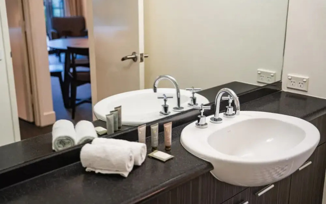 Chic 1-bed in East Melbourne With Gym & Pool