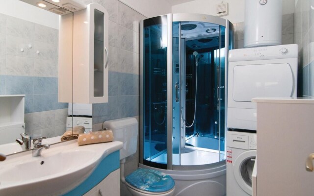 Amazing Home in Podstrana With Wifi and 2 Bedrooms