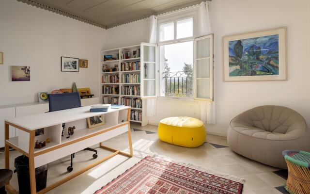 Old Jaffa Artistic Retreat by Sea N Rent