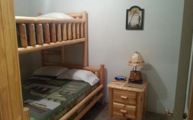 Wolf Den Log Cabin Motel and RV Park