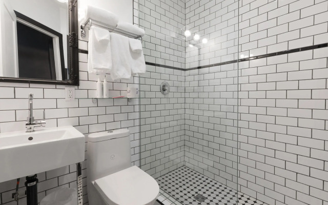 Crash Hotel Downtown Edmonton