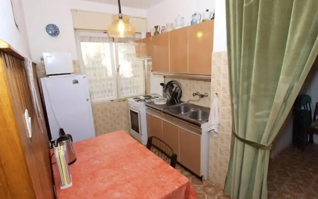 Apartment 712