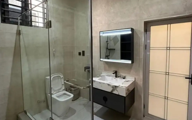 2BR Apartment With Pool and Wifi Near East Airport