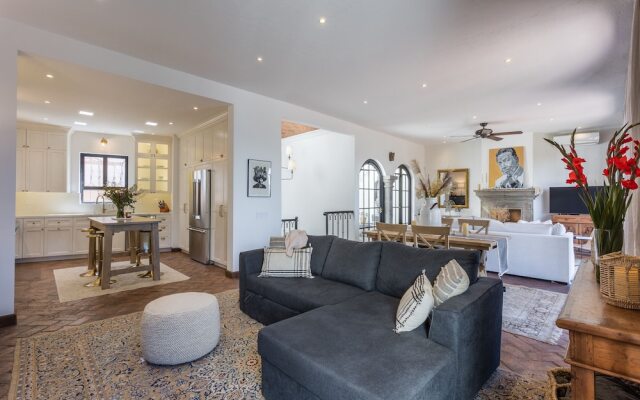 Panoramic Paradise 3BR Overlooking SMA