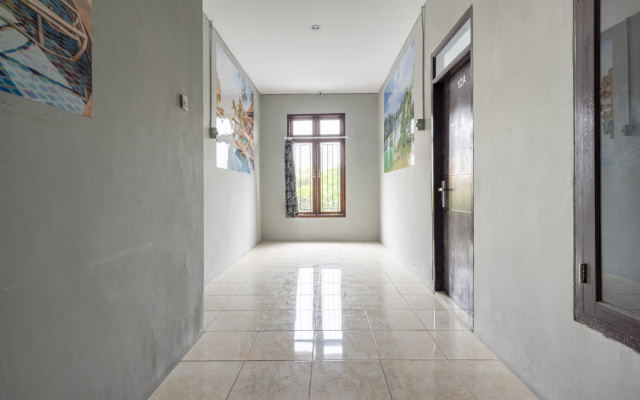 RedDoorz @ Jemursari Surabaya 2