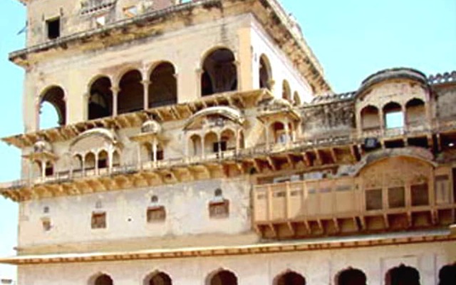 Mahalkhas Palace