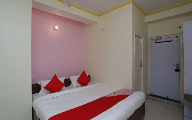 OYO 19804 Hotel Geet International
