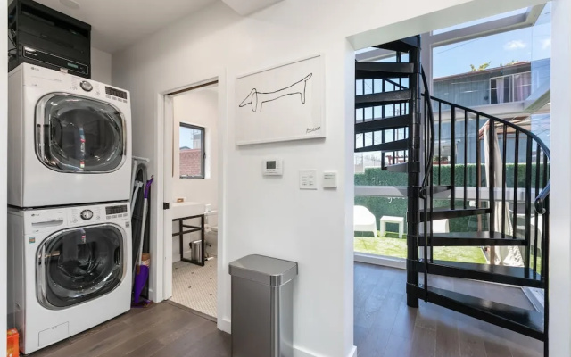 715 N El Centro Ave Home 2 Bedrooms 2.5 Bathrooms Home