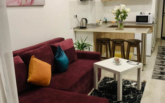 Sмарт студія з невеличкою терасою !