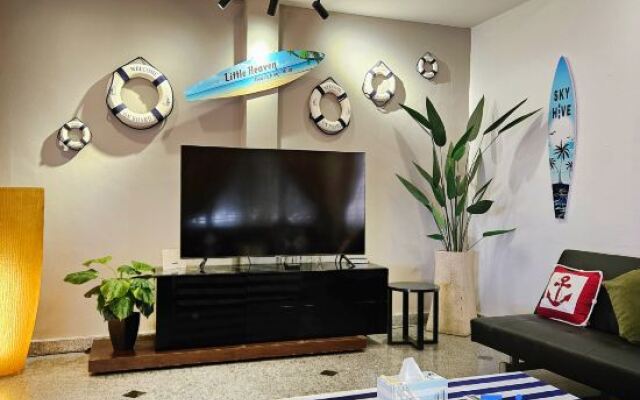 Little Heaven by Sky Hive, A Beach Front Bungalow