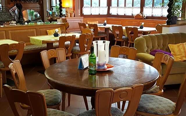 Weinhaus em Wingert