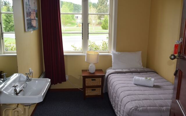 Garston Hotel and Cafe