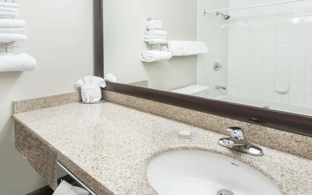 Super 8 by Wyndham Airdrie AB
