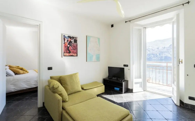 Lovely Apartment Overlooking the Lake