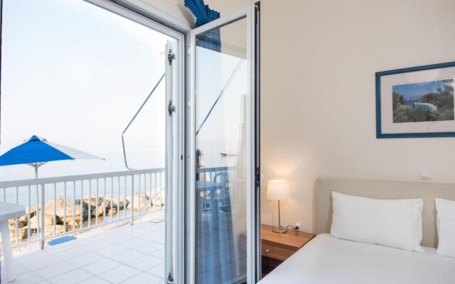 Spacious Apartment on the Beachfront