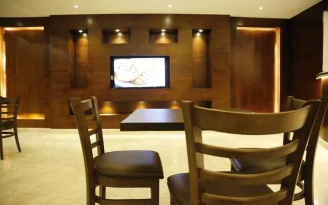 Flora Hotel Suite 2