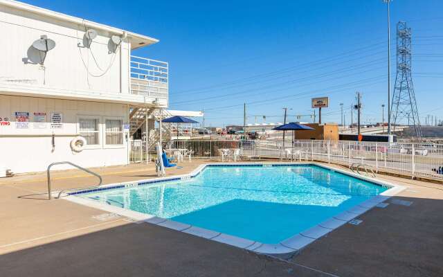 Motel 6 Fort Worth, TX - Stockyards