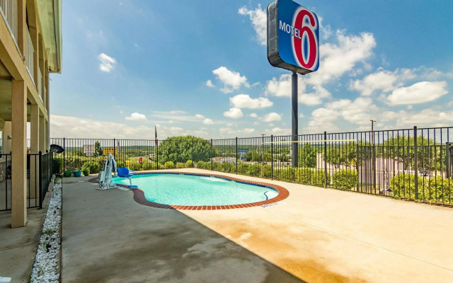 Motel 6 Azle, TX