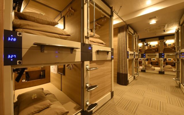 Capsule Hotel Anshin Oyado Premier Resort Kyoto Shijo Karasuma