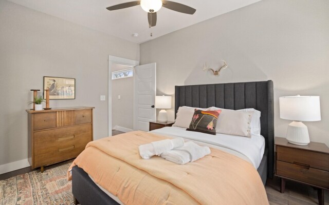 Big Blue on Main-hot Tub-less Than 1 Mi to Square