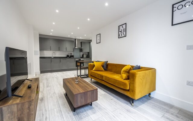 Remarkable 2-bed Apartment in Camberley