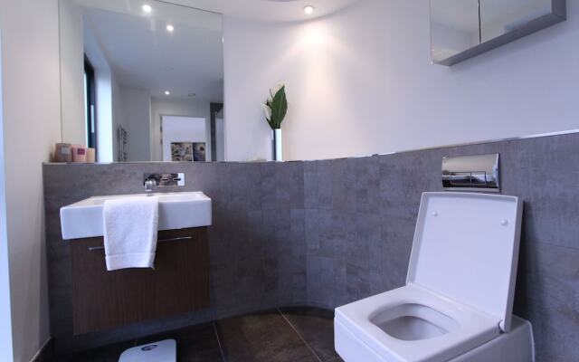 Modern 2 Bedroom Apart in heart London