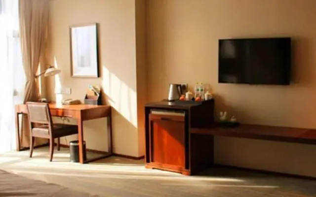Swan Lakeview Hotel