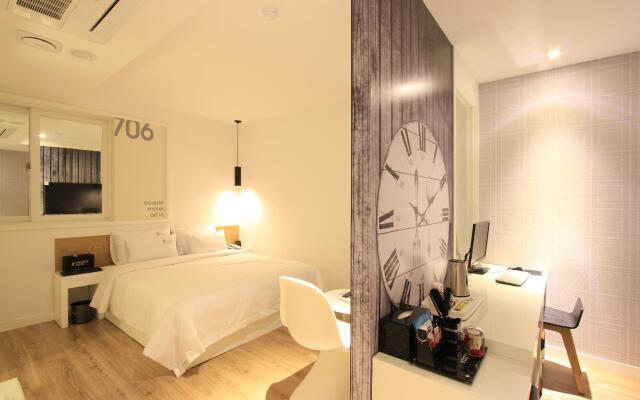 Couple Hotel
