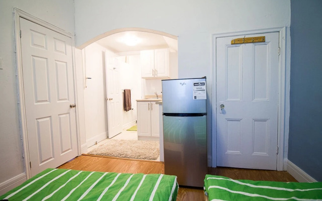 Studio Apartment near Kensington Market – Unit 3