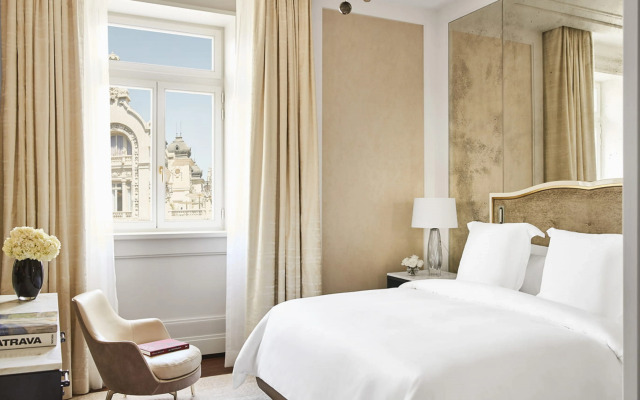 Отель Four Seasons Hotel Madrid