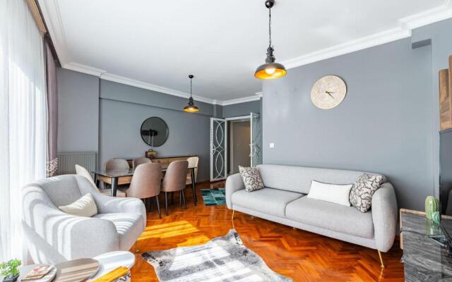 Stylish Apartment in Moda near Popular Attractions with Balcony