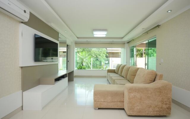 Casa 05 Dormitórios na Praia de Bombas