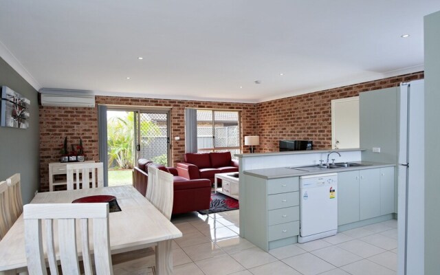 Pet Friendly Shoreline Dr 1/18 - Fingal Bay