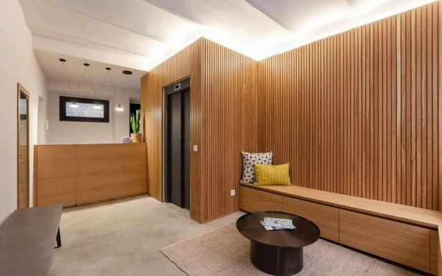 Velo Vern 3 Luxury penthouse w views of city wall