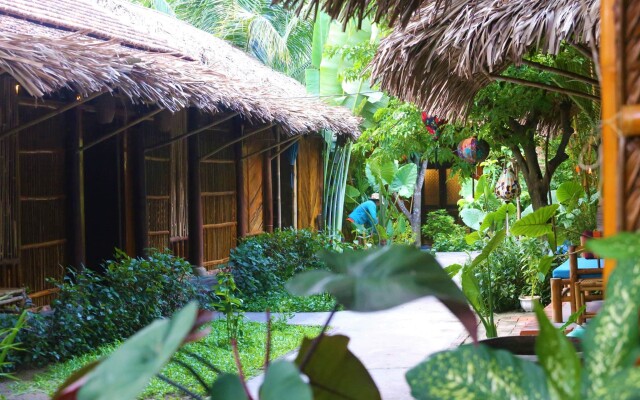 Under the coconut tree - Hostel