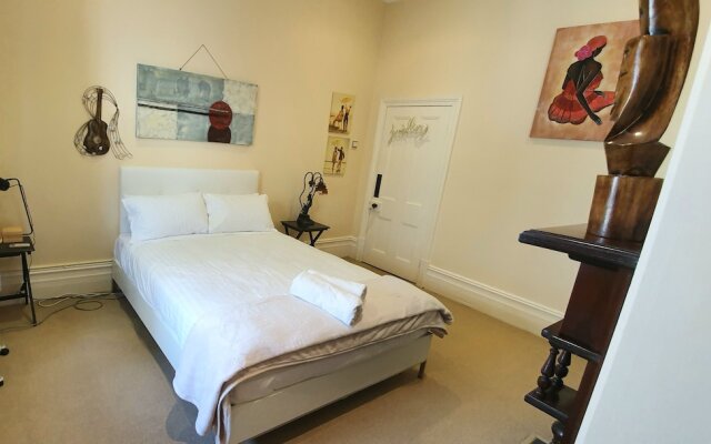 Heritage and Charming House in Subi – Guest Rooms – Perth