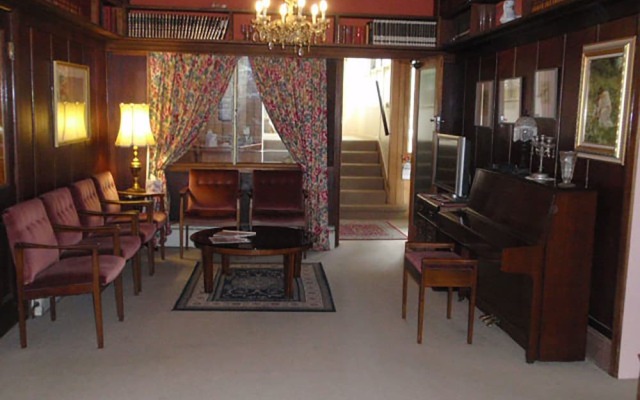 Warburton Lodge