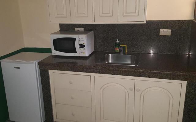 Kokomo's Suites Hotel