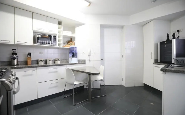 Boardwalk Modern Apartment With Oceanview