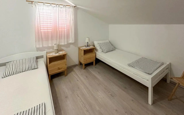 Four-Bedroom Holiday home Maslenica with Sea View 01