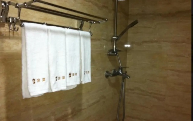 Shenzhen Shengang Apartment Dongmen Branch